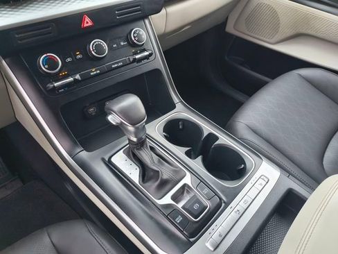 Certified 2024 Kia Carnival LX image 23