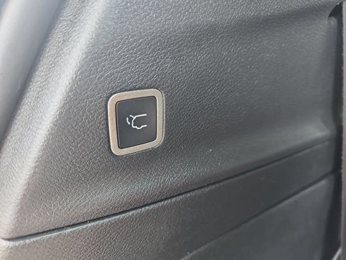 Used 2025 Chrysler Pacifica Select FWD image 14
