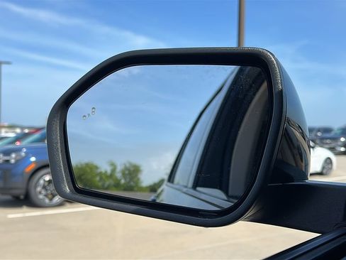 Used 2022 Ford Explorer Limited w/ Limited Technology Package RWD image 19