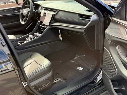 New 2026 Jeep Grand Cherokee Limited image 19