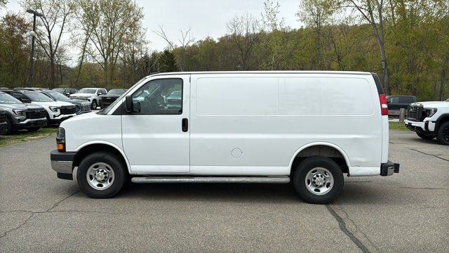 Used 2024 Chevrolet Express 2500 w/ Driver Convenience Package RWD image 4