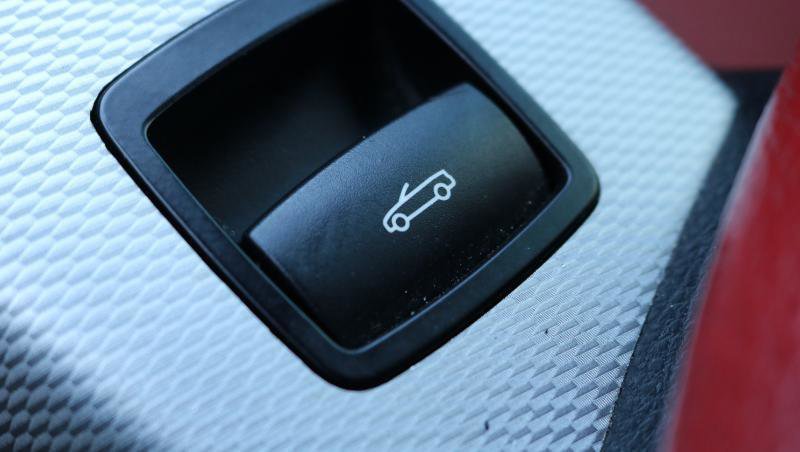 Used 2015 BMW M235i Convertible RWD image 19