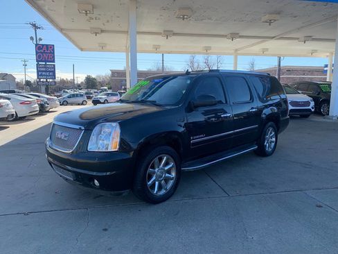 Used 2009 GMC Yukon XL Denali image 3