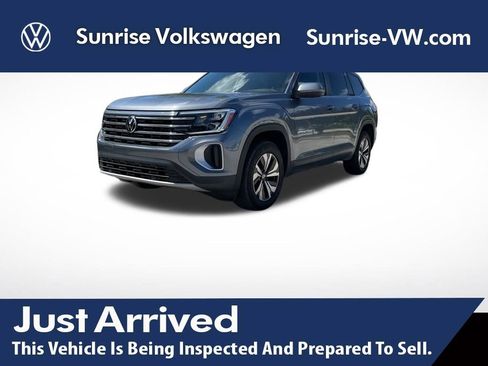 Used 2024 Volkswagen Atlas SE image 1