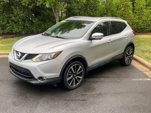 Used 2017 Nissan Rogue Sport SL FWD image 2