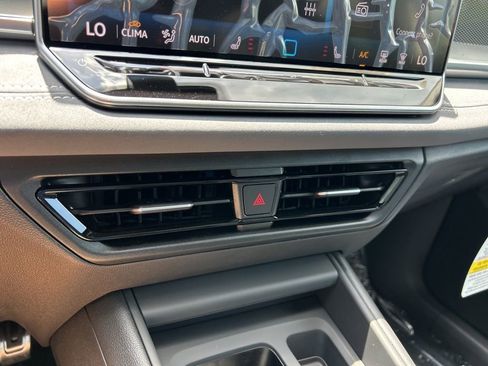 New 2026 Volkswagen Tiguan SE R-Line FWD image 37