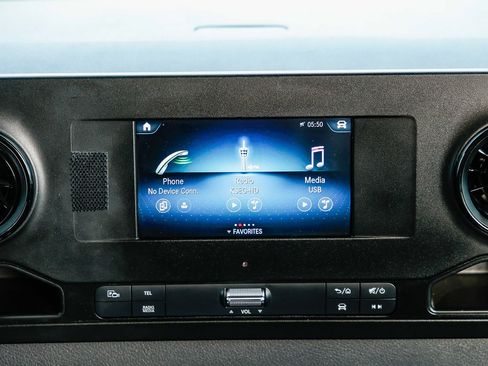 Used 2024 Mercedes-Benz Sprinter 2500 image 15