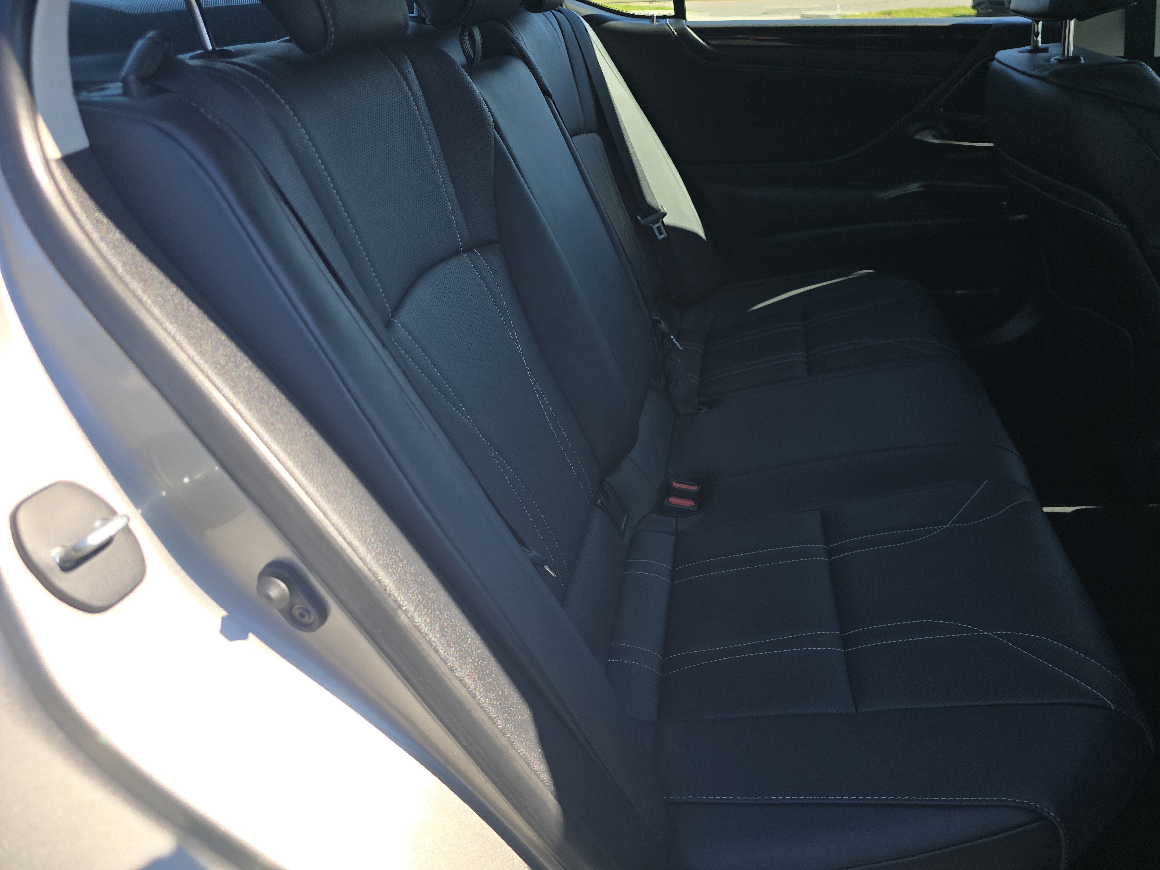 Used 2021 Lexus ES 300h w/ Accessory Package FWD image 19