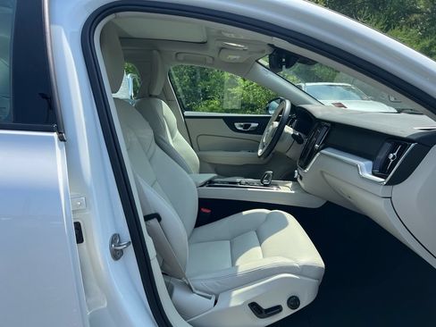 Certified 2025 Volvo S60 B5 Core AWD/4WD image 28