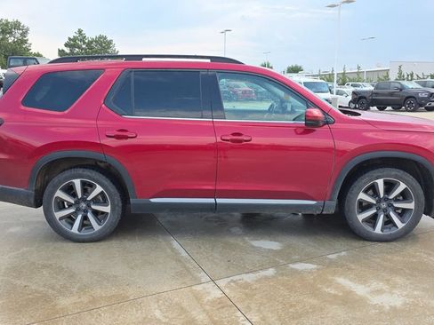 Used 2025 Honda Pilot Touring image 6