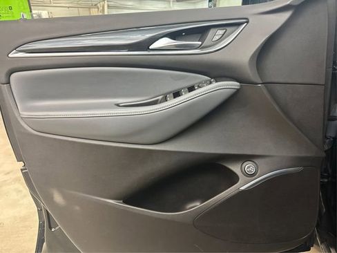 Used 2019 Buick Enclave Essence image 24