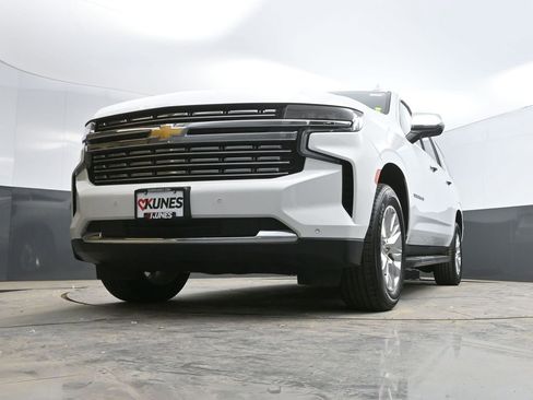 Used 2023 Chevrolet Suburban Premier AWD/4WD image 31