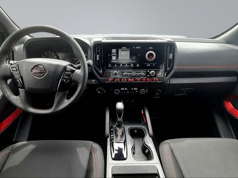 Used 2025 Nissan Frontier PRO-4X w/ Tow Package AWD/4WD image 8