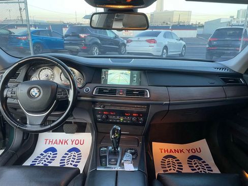 Used 2012 BMW 750i image 9