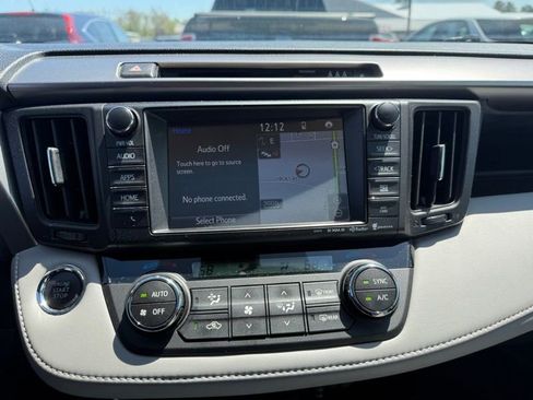 Used 2018 Toyota RAV4 XLE AWD/4WD image 12