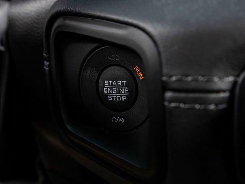 Used 2025 Jeep Gladiator Sport AWD/4WD image 22