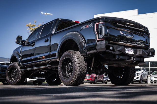 Used 2017 Ford F250 Lariat w/ Lariat Ultimate Package AWD/4WD image 2