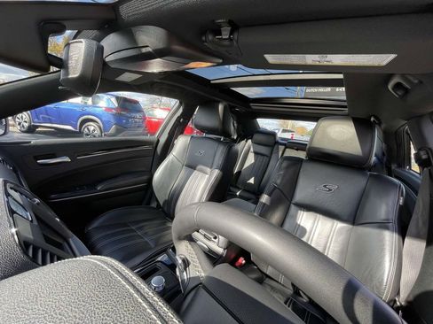 Used 2023 Chrysler 300 S image 32