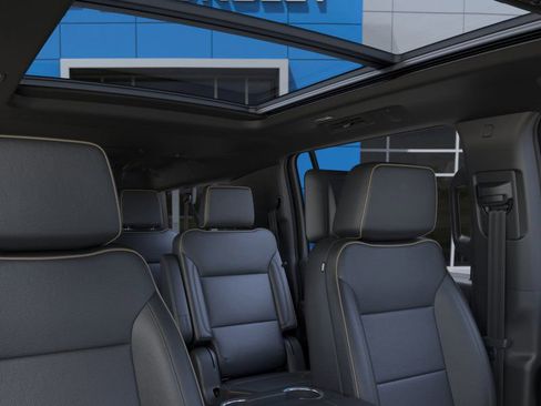 New 2026 Chevrolet Suburban Premier image 25