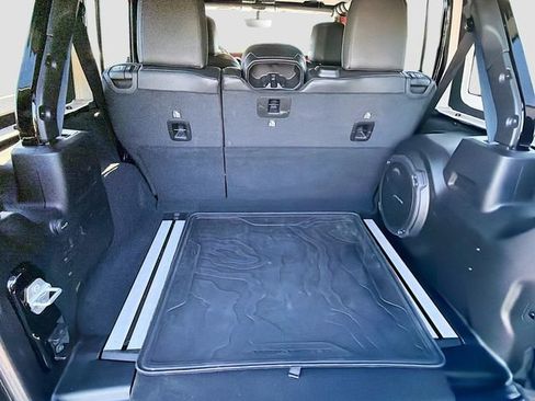Used 2022 Jeep Wrangler Unlimited Rubicon w/ Steel Bumper Group AWD/4WD image 25