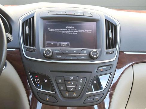 Used 2016 Buick Regal Premium image 12