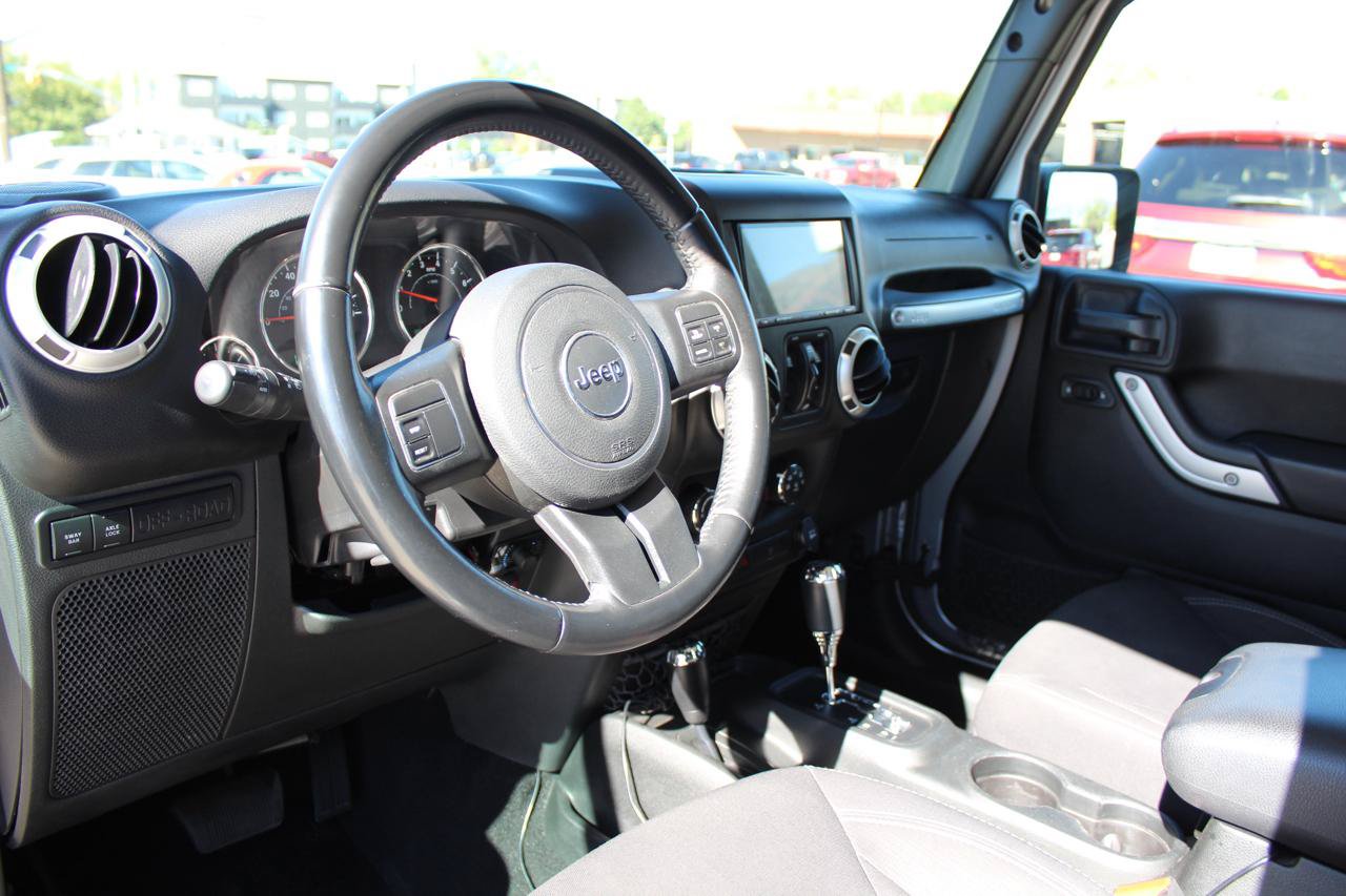 Used 2018 Jeep Wrangler Unlimited Rubicon AWD/4WD image 17