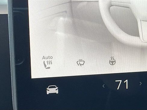 Used 2024 Tesla Model Y Long Range AWD/4WD image 19