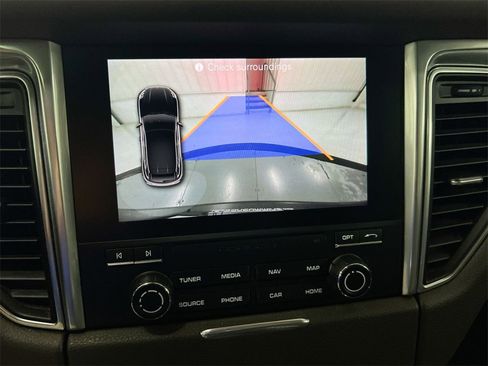 Used 2017 Porsche Macan Turbo image 15