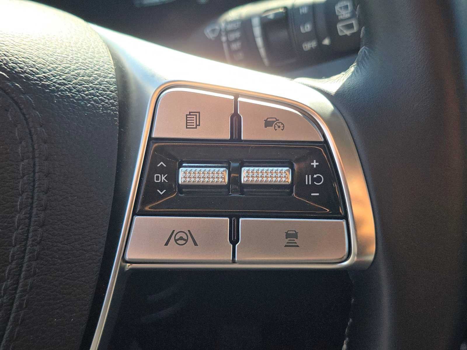Used 2024 Kia Telluride EX w/ EX Captain's Chair Package FWD image 32