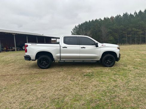 Used 2020 Chevrolet Silverado 1500 LT Trail Boss image 9