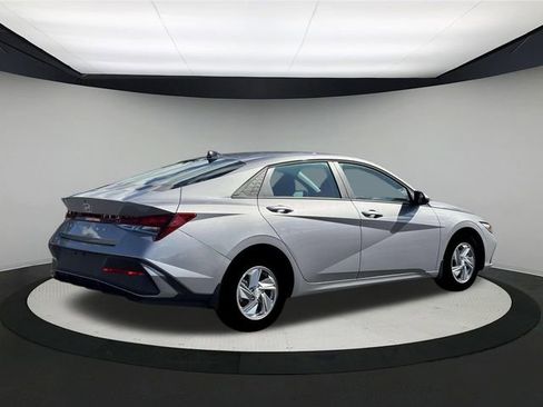 New 2026 Hyundai Elantra SE image 8