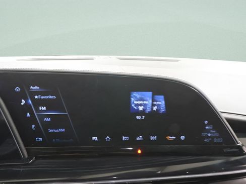 Used 2024 Cadillac Escalade ESV V w/ LPO, ONYX Package AWD/4WD image 10