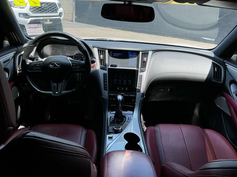 Used 2018 INFINITI Q60 Red Sport 400 RWD image 2