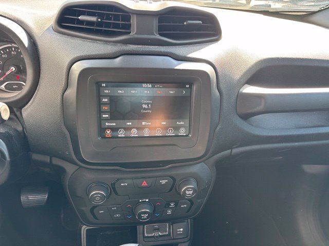 Used 2018 Jeep Renegade Latitude FWD image 14