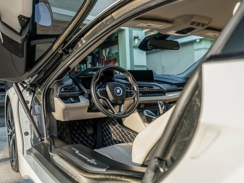 Used 2016 BMW i8 image 15