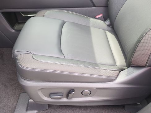 New 2026 Nissan Pathfinder SL w/ SL Premium Package FWD image 16