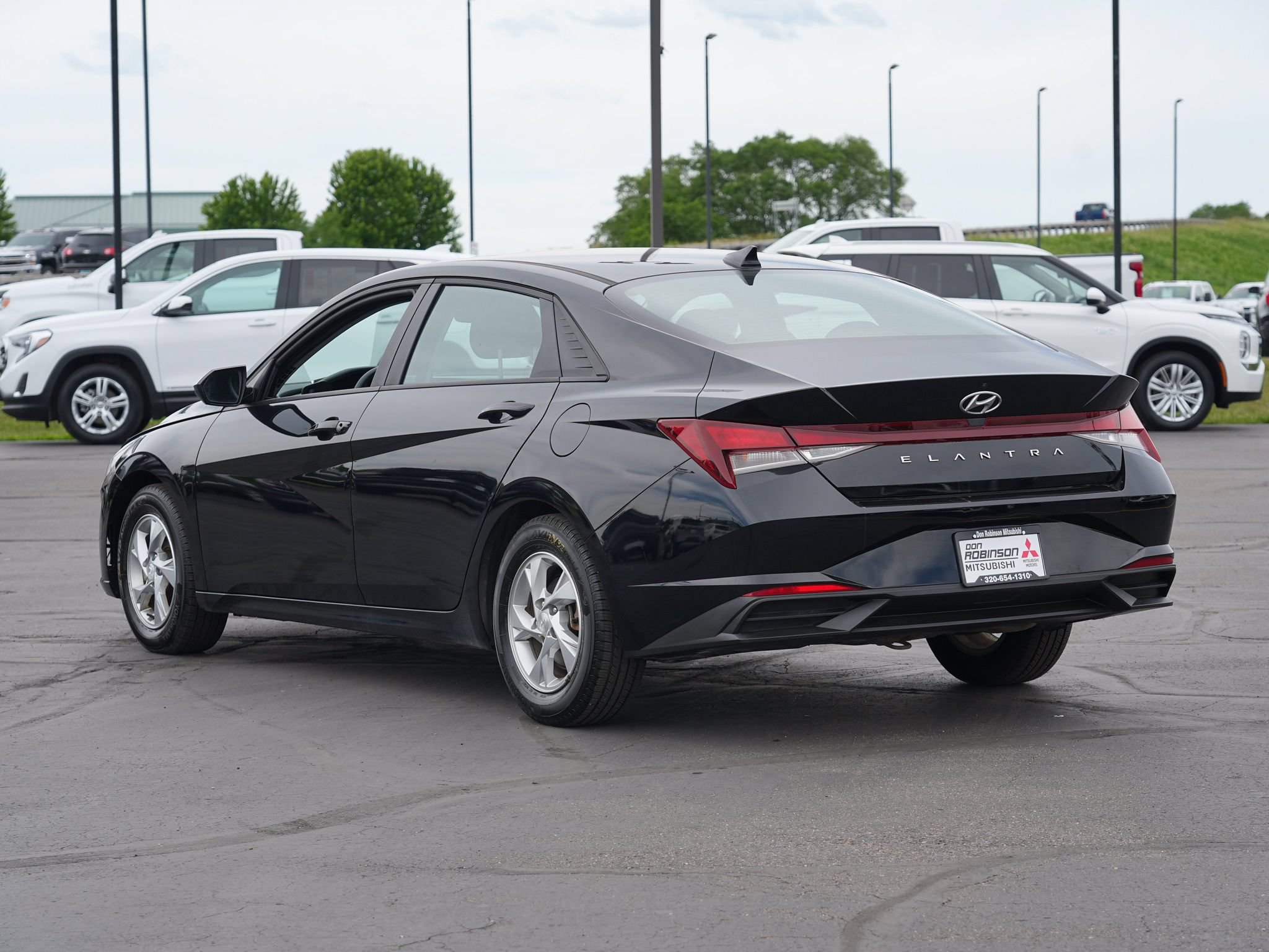 Used 2023 Hyundai Elantra SE FWD image 6