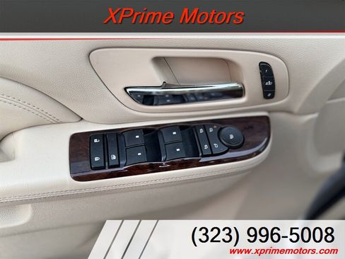 Used 2011 Cadillac Escalade Luxury image 16
