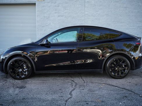 Used 2021 Tesla Model Y Long Range image 9