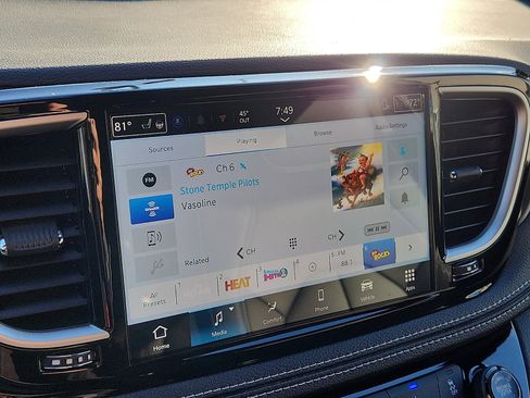 New 2026 Chrysler Pacifica Select image 11