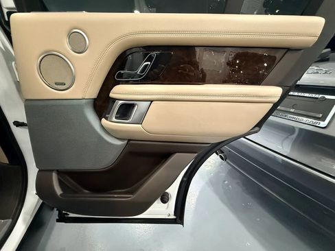 Used 2018 Land Rover Range Rover HSE image 38