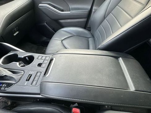 Used 2024 Toyota Highlander XLE image 26