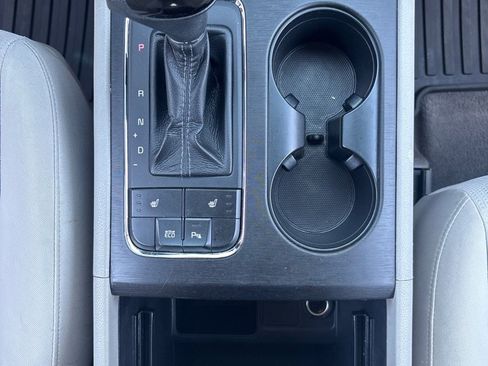 Used 2016 Kia Sedona LX w/ Option Group 020 FWD image 17