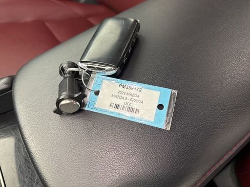 Used 2023 MAZDA MAZDA3 s image 33