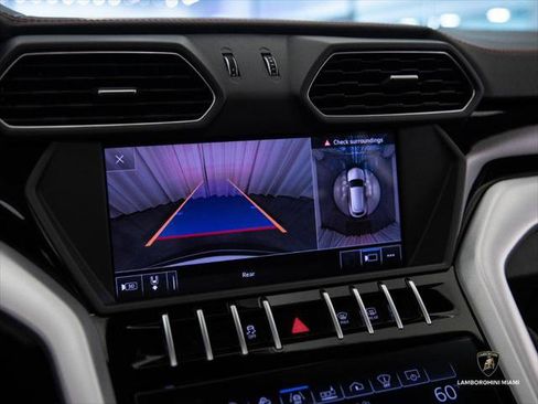Used 2019 Lamborghini Urus AWD/4WD image 45
