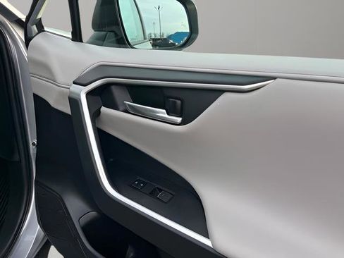 Used 2023 Toyota RAV4 Limited image 31