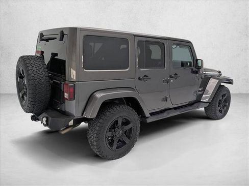 Used 2017 Jeep Wrangler Unlimited Sahara w/ Connectivity Group AWD/4WD image 5
