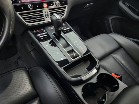 Used 2024 Porsche Macan S AWD/4WD image 21