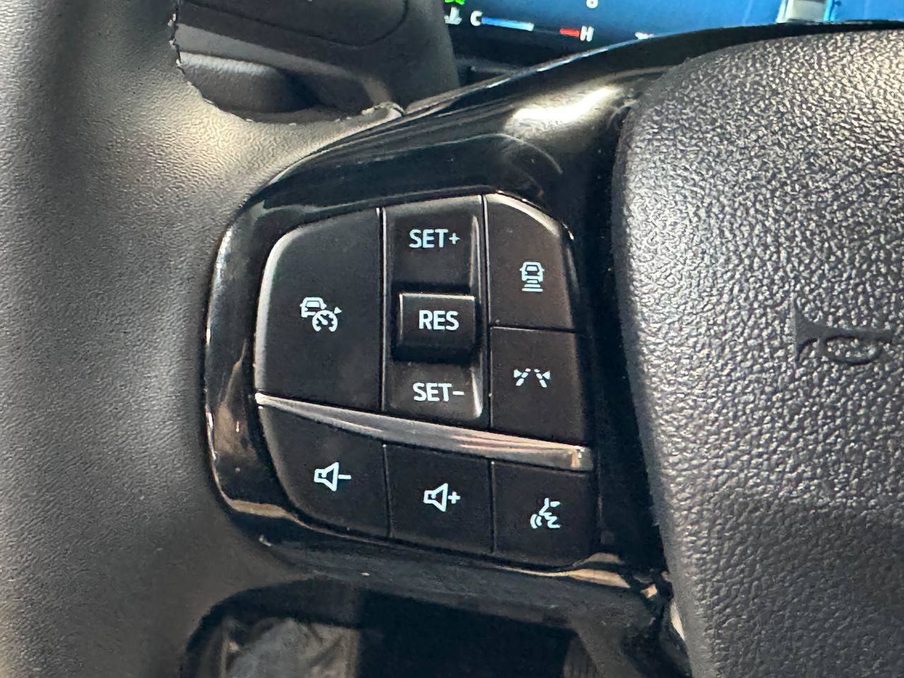 Used 2025 Ford Escape Active w/ Active Premium Tech Pack FWD image 21