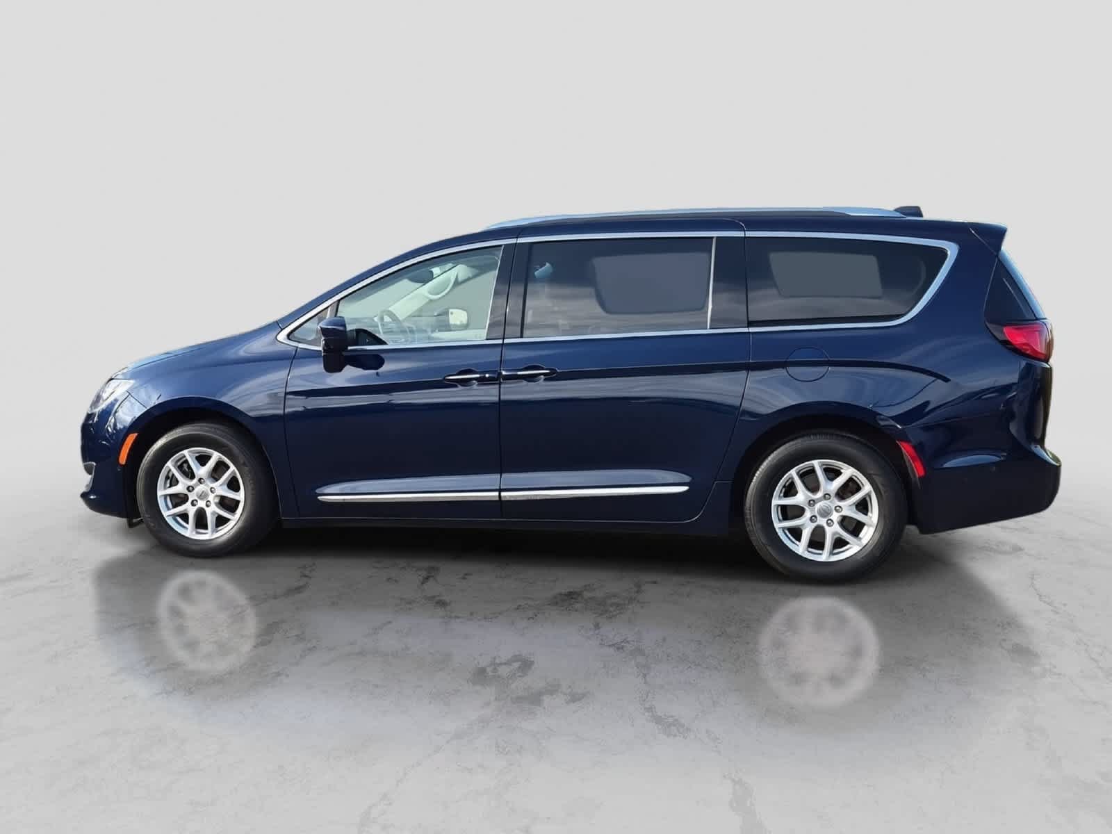 Used 2020 Chrysler Pacifica Touring-L w/ Advanced Safetytec Group FWD image 5